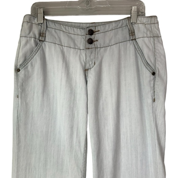 BCBGeneration Vintage 90s Light Denim Wide Leg Flare Jeans, 28 - Picture 2 of 13